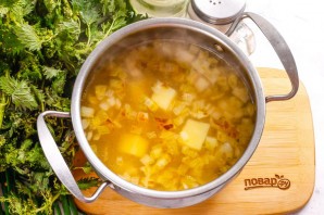 Молочный суп с крапивой