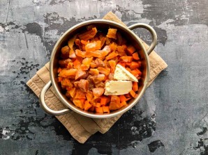 Морковная запеканка с курагой