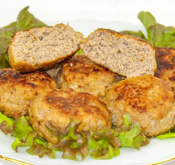 Нежнейшие котлеты с творогом (Невероятно сочно! Обязательно попробуйте!) Нежнейшие котлеты с творогом (Невероятно сочно! Обязательно попробуйте!)