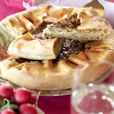 Открытый пирог-галета с сыром, картофелем и зеленью Открытый пирог-галета с сыром, картофелем и зеленью