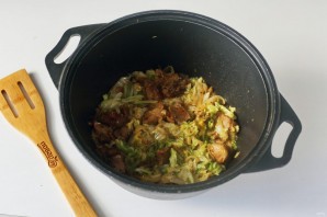 Пекинская капуста тушеная с мясом