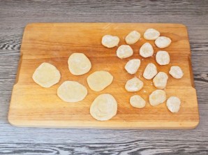 Пельмени с мясом, капустой и салом