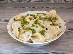 Пельмени с мясом, капустой и салом