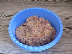 Пельмени с мясом, капустой и салом