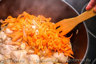 Плов с курицей и сухофруктами