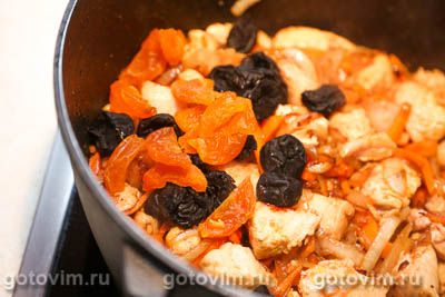 Плов с курицей и сухофруктами