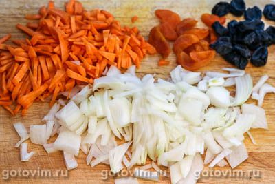 Плов с курицей и сухофруктами