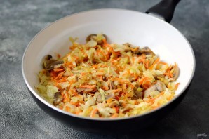 Постная тушеная капуста с грибами