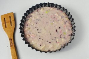 Постный пирог с брусникой