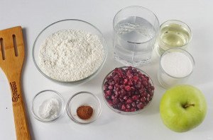 Постный пирог с брусникой