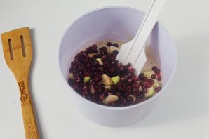 Постный пирог с брусникой