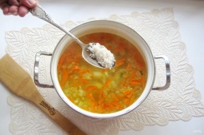 Рисовый суп с колбасой