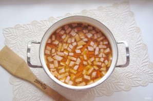 Рисовый суп с колбасой