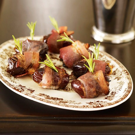 Рулетики из фиников с беконом Рулетики из фиников с беконом