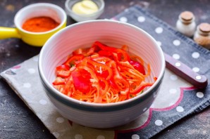 Салат из корейской моркови, курицы и перца Салат из корейской моркови, курицы и перца