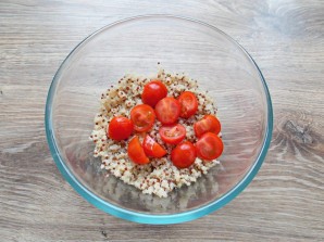 Салат с киноа и курицей