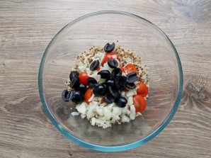 Салат с киноа и курицей