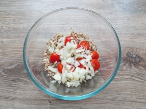 Салат с киноа и курицей