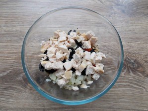 Салат с киноа и курицей