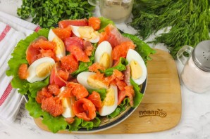 Салат с красной рыбой и грейпфрутом