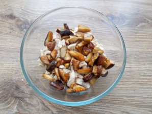 Салат с курицей и белыми грибами