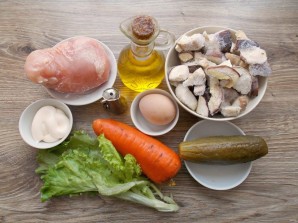 Салат с курицей и белыми грибами