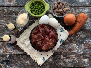 Салат с куриными сердечками и печенью