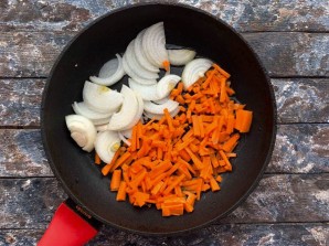 Салат с куриными сердечками и печенью