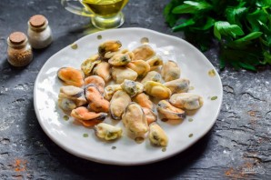 Салат с мидиями и фасолью Салат с мидиями и фасолью