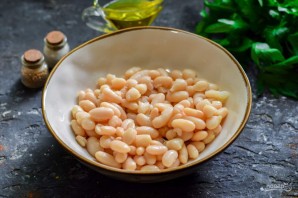 Салат с мидиями и фасолью Салат с мидиями и фасолью