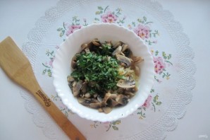 Салат с мясом и жареными шампиньонами