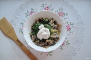 Салат с мясом и жареными шампиньонами