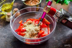 Салат с тунцом и фунчозой Салат с тунцом и фунчозой