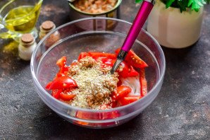 Салат с тунцом и фунчозой Салат с тунцом и фунчозой