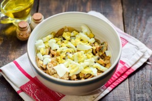 Салат со шпротами и грибами Салат со шпротами и грибами