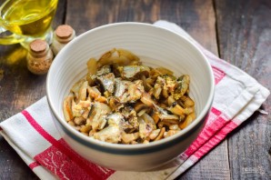 Салат со шпротами и грибами Салат со шпротами и грибами