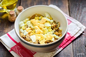 Салат со шпротами и грибами Салат со шпротами и грибами