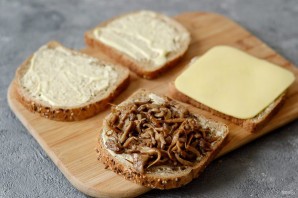 Сэндвич с грибами и сыром