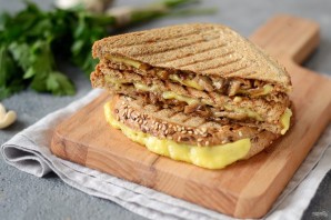 Сэндвич с грибами и сыром