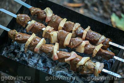 Шашлык из печени с салом