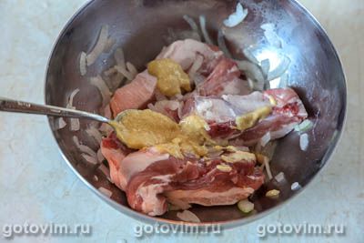 Шашлык из свиных ребрышек на шампурах Шашлык из свиных ребрышек на шампурах