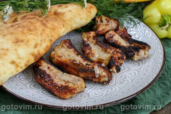 Шашлык из свиных ребрышек на шампурах Шашлык из свиных ребрышек на шампурах