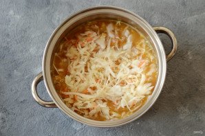 Щи из квашеной капусты с чечевицей