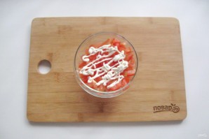 Слоеный салат с курицей и сыром