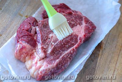 Стейк из говядины со сливочным соусом из голубого сыра 