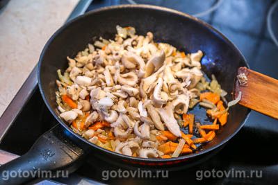 Суп из бараньих ребрышек с картошкой, кале и грибами