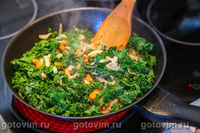 Суп из бараньих ребрышек с картошкой, кале и грибами