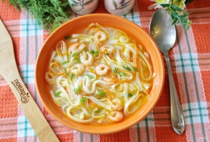 Суп с креветками и лапшой