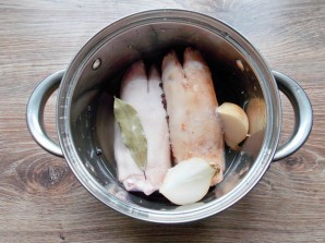 Свиные ножки с капустой