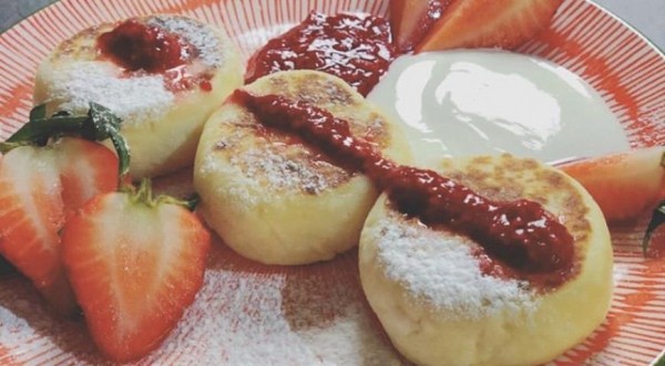 Сырники с ягодным соусом , пошаговый рецепт с фото Сырники с ягодным соусом , пошаговый рецепт с фото